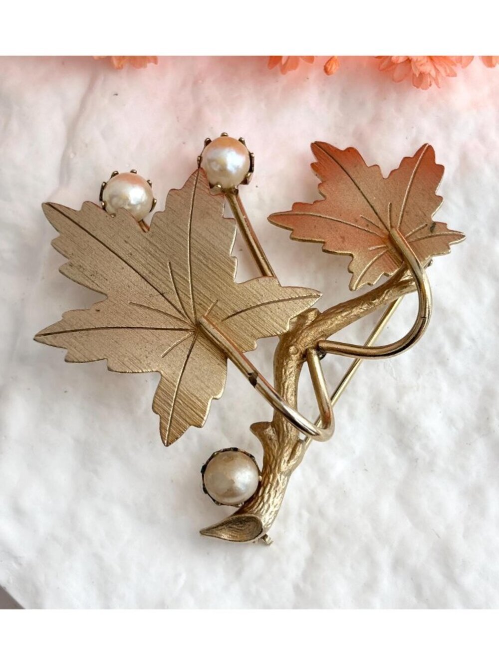 Double Leaf & Faux Pearl Sarah Coventry Gold T 60's Vintage Costume Brooch
